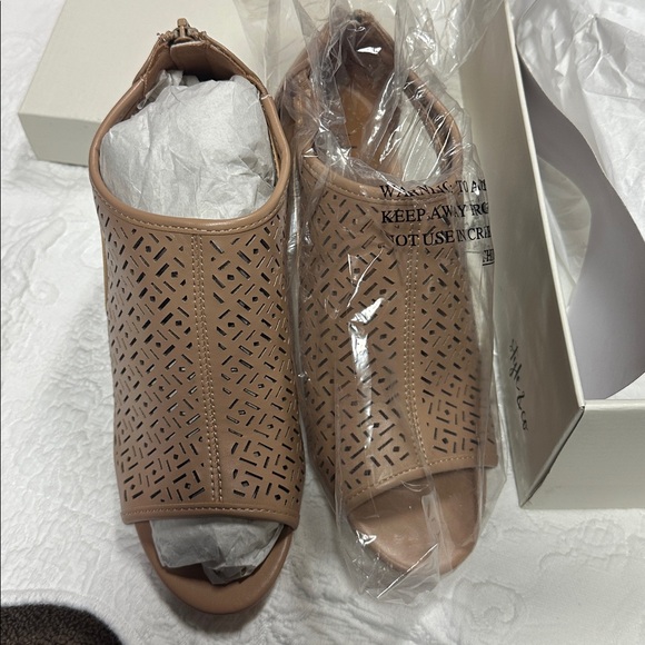 Style & Co Open Toe Nude Heel Size 7 - Picture 5 of 7